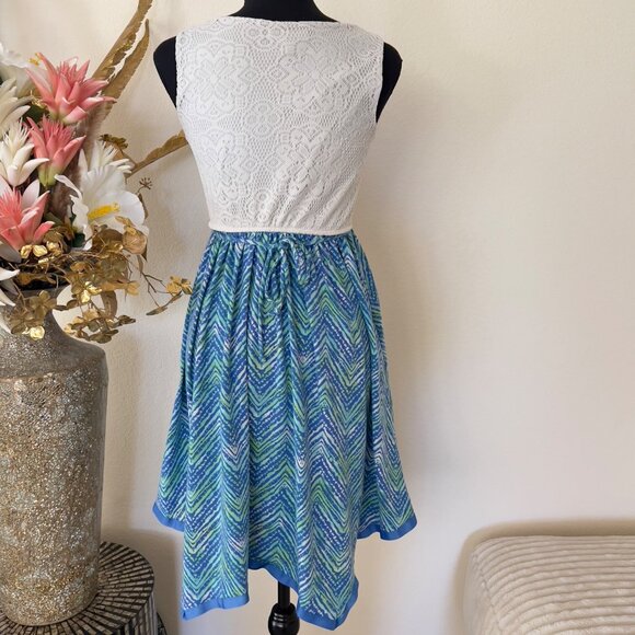 Y2k Blue & White asymmetrical Crochet Lace Dress - Picture 2 of 9